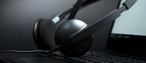 Cascos de teleoperador para realizar servicios de voz IP para empresas